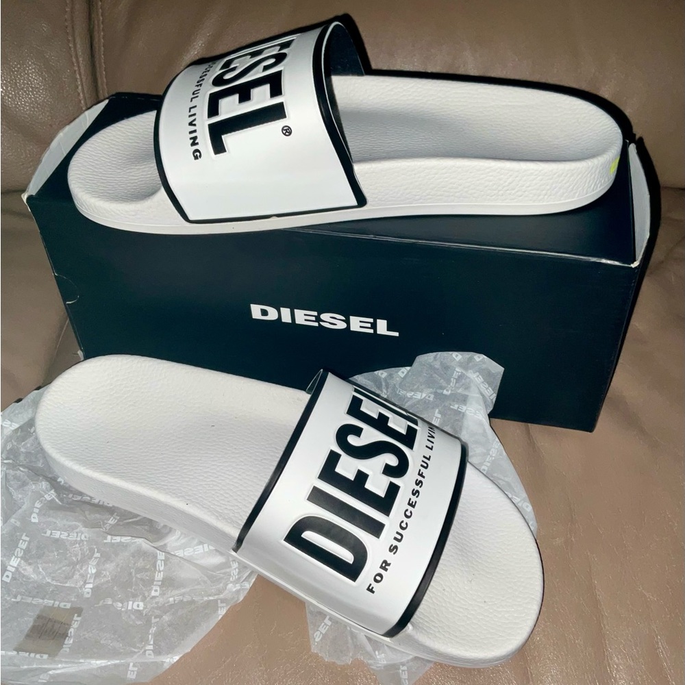 **SOLD**    DIESEL SA-VALLA Pool Slides with logo print, white/black/yellow
